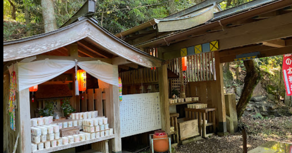 恋の水神社